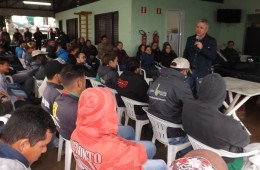 Palestra sobre a importância da família é realizada com os colaboradores da Lajes Patagonia